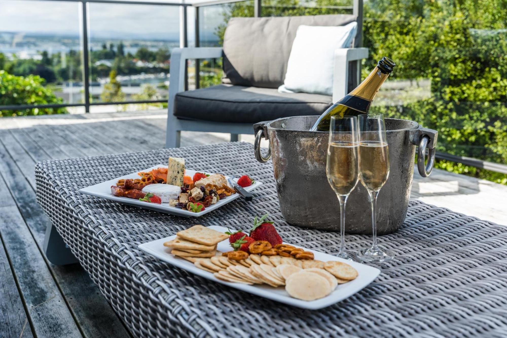 Ngaio Views - Lake Taupo Holiday Home 外观 照片