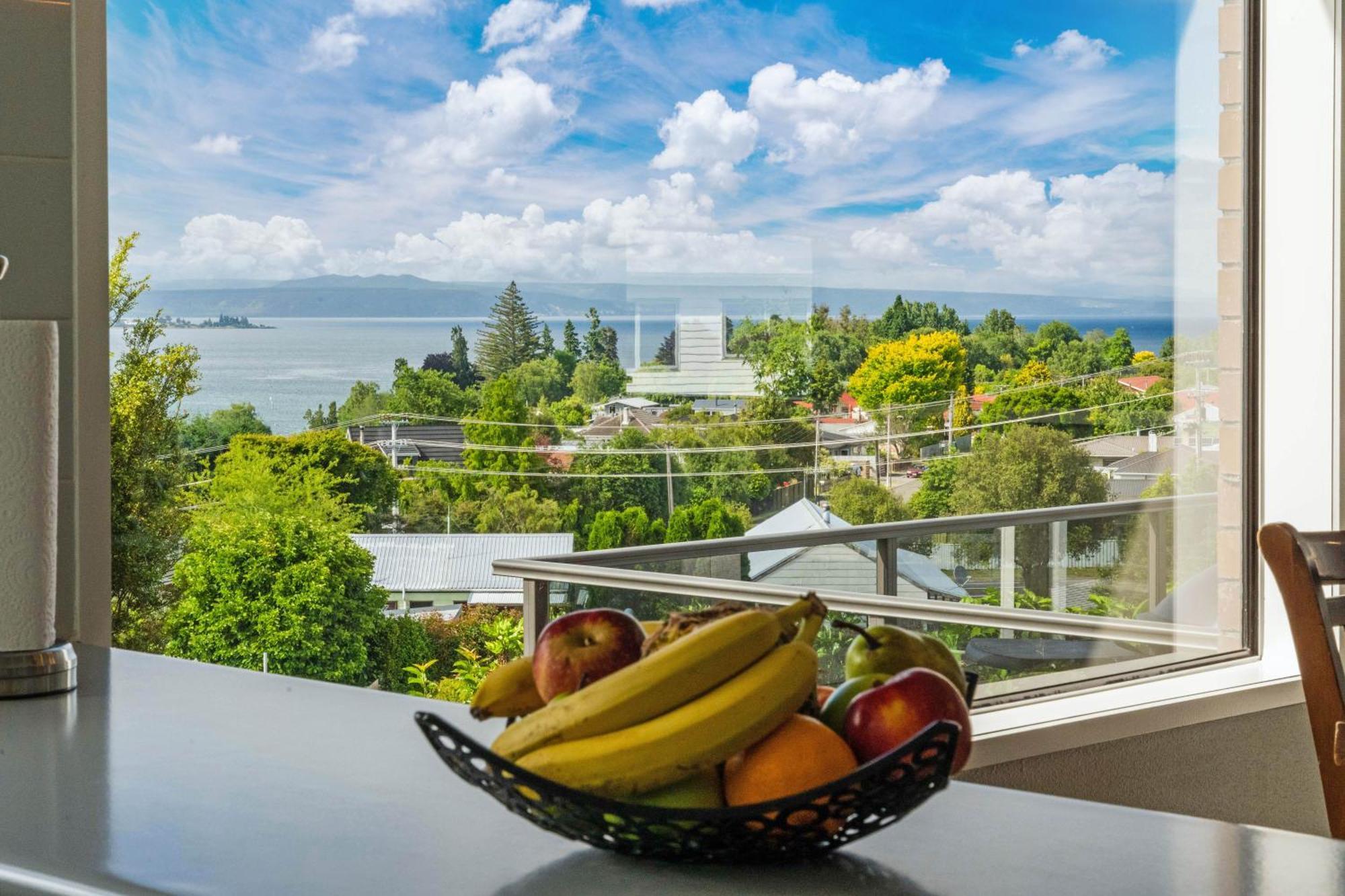 Ngaio Views - Lake Taupo Holiday Home 外观 照片